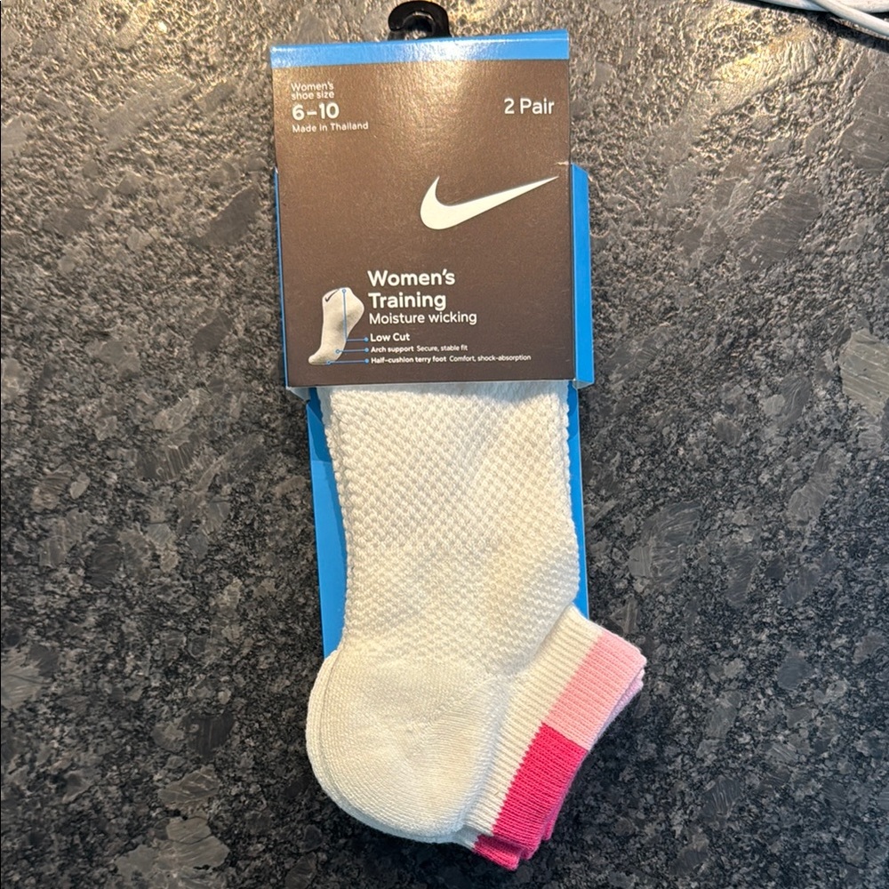 Nike women’s training moisture wicking socks, 2 pair
